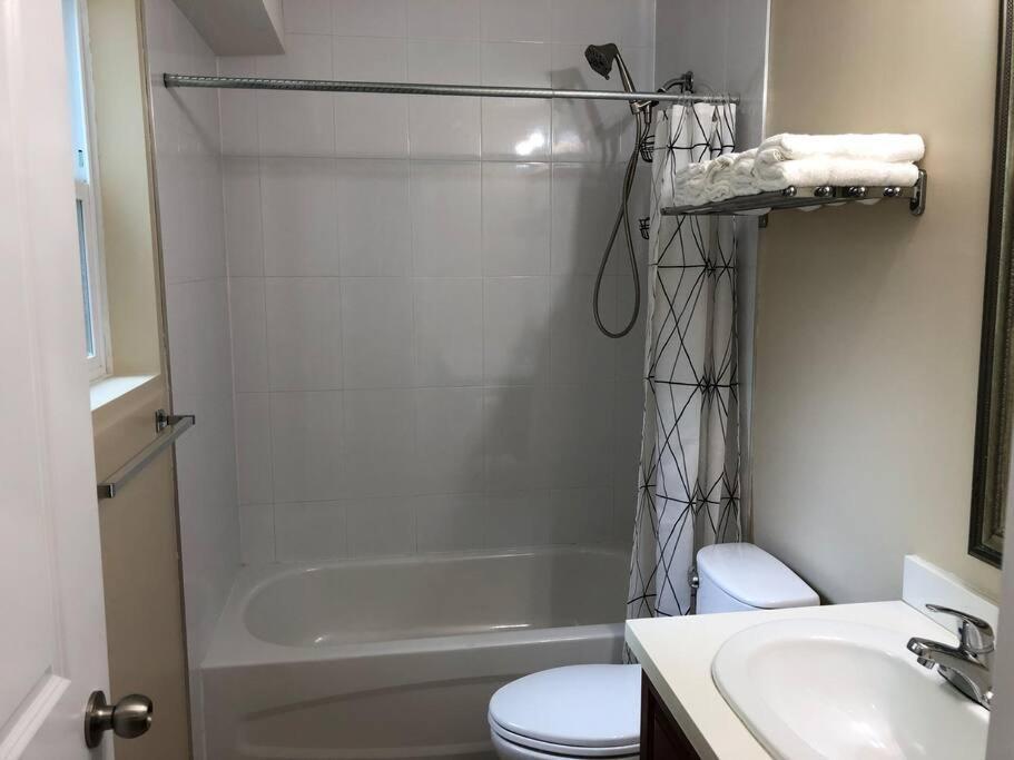 Modern Private Suite Close To Everything Ванкувер Екстер'єр фото