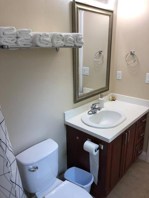 Modern Private Suite Close To Everything Ванкувер Екстер'єр фото